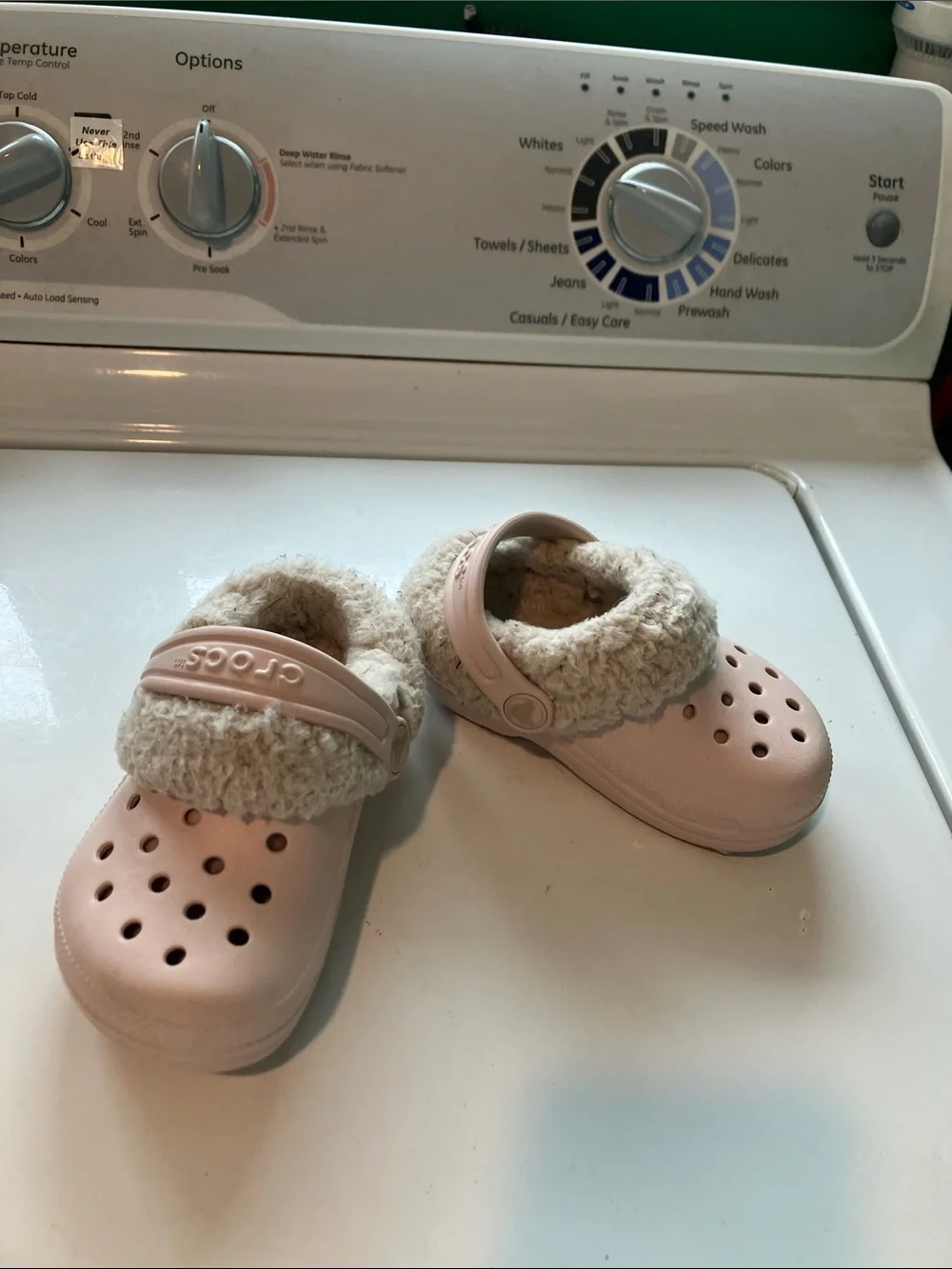 CROCS Kids Light Pink Fuzz-Lined Clog toddler 7